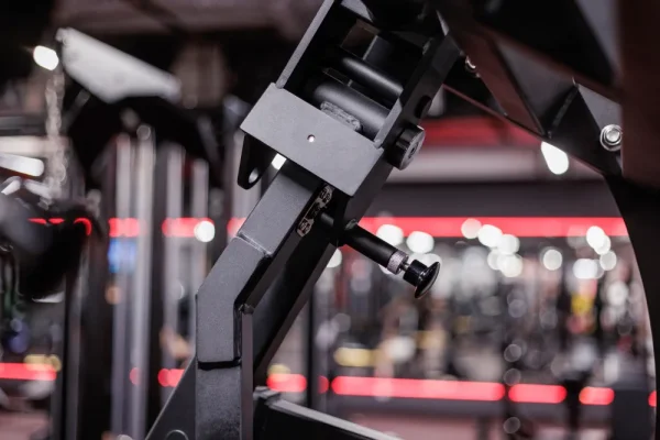 Posilňovací stroj Chest Press - Farba: Čierna