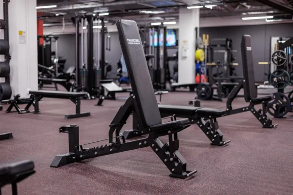 Polohovací fitness lavice na cvičení