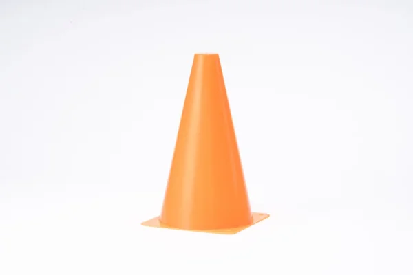 Orangefarbener Fußballkegel