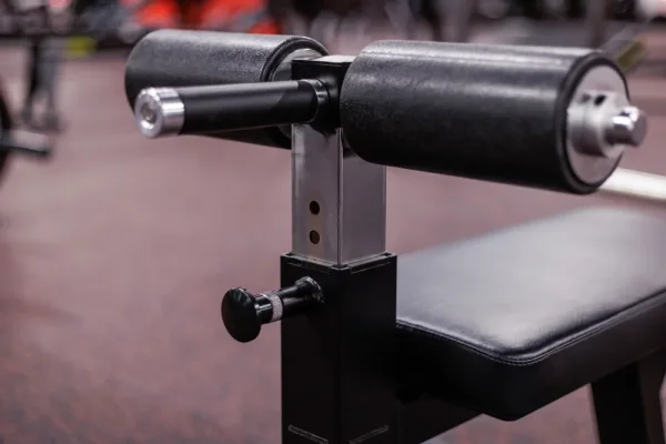 Posilňovací stroj Lat Pulldown - Farba: Čierna