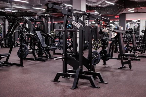 Posilňovací stroj Viking Press - Farba: Čierna