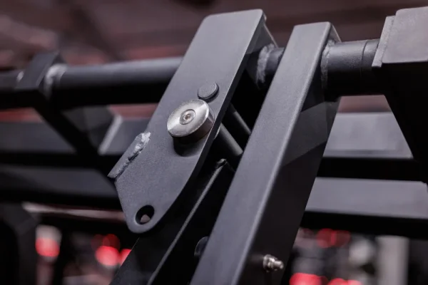 Posilňovací stroj Chest Press - Farba: Čierna