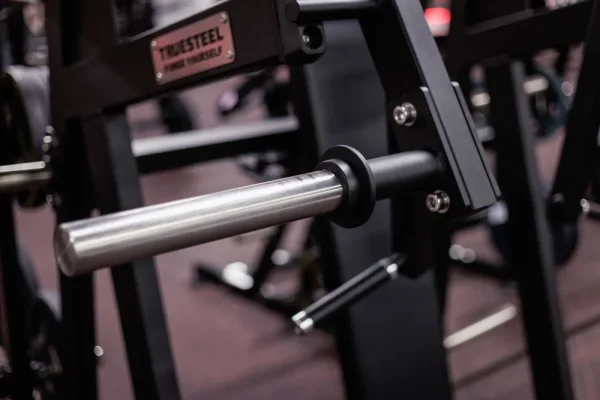 Posilňovací stroj Chest Press - Farba: Čierna
