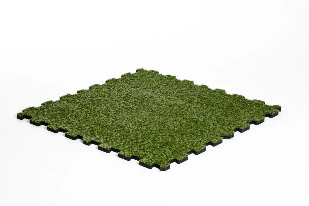 gumová podlaha s umělou trávou